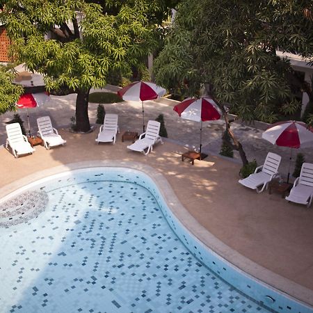 Retroasis Hotel Банкок Екстериор снимка