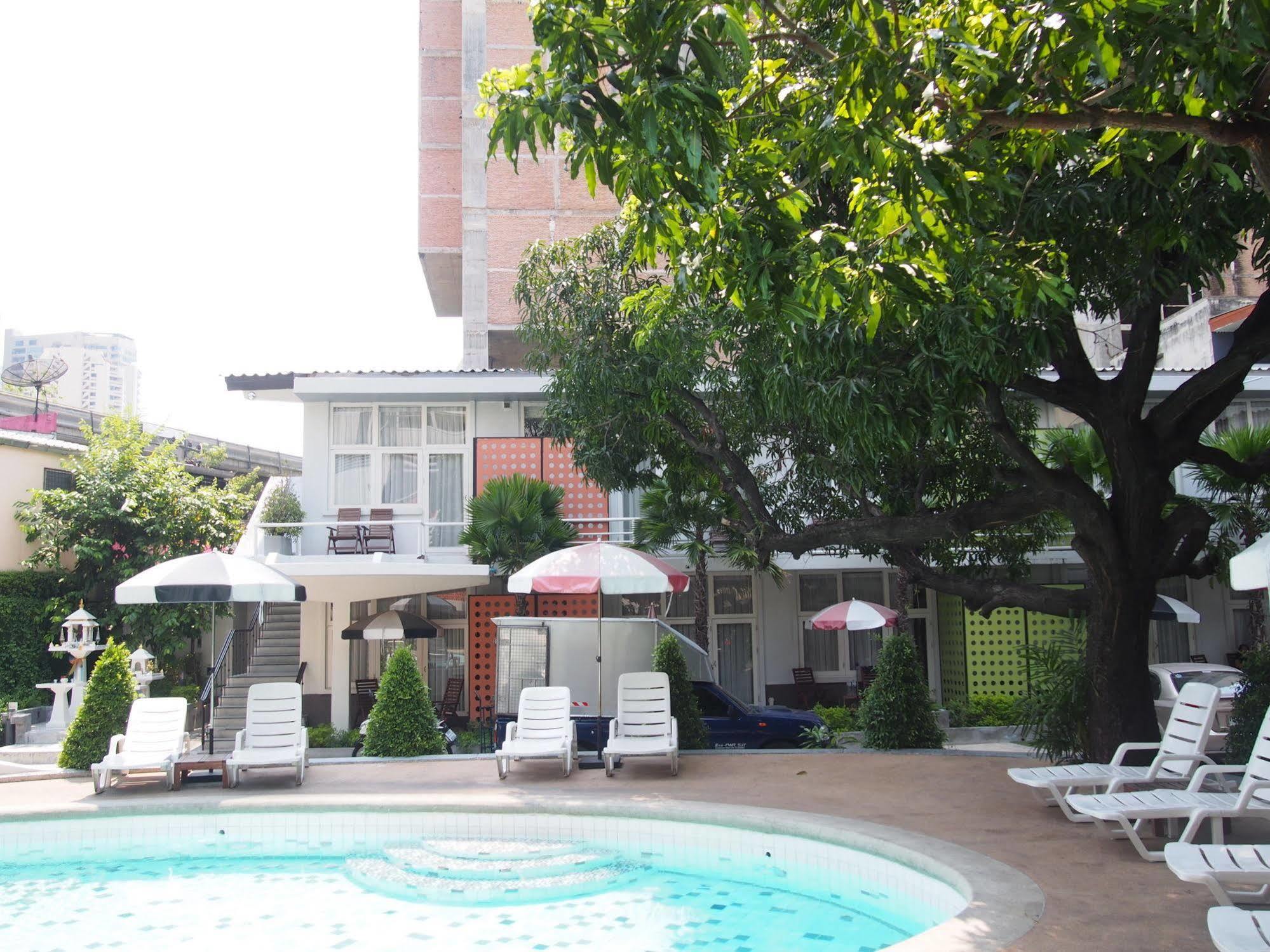 Retroasis Hotel Банкок Екстериор снимка