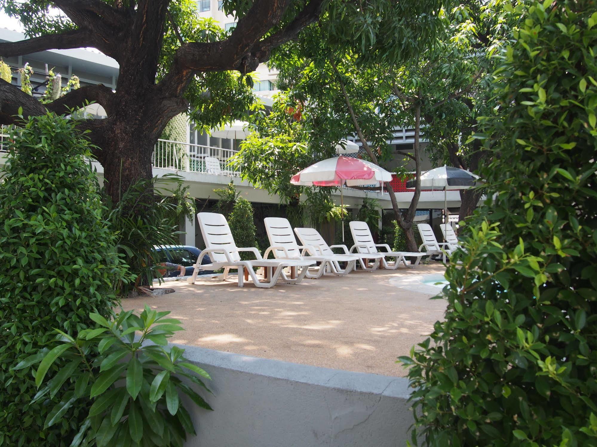 Retroasis Hotel Банкок Екстериор снимка